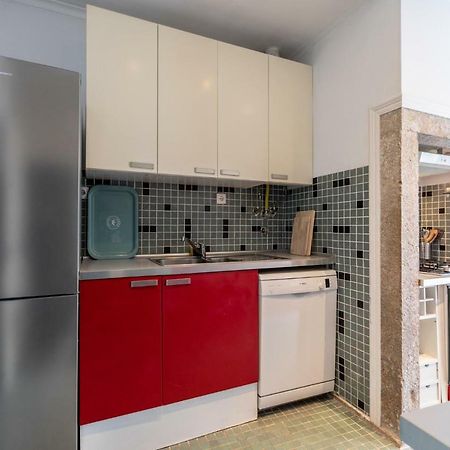 Fantastic Family Apartment In Estrela Lisbon Exterior photo