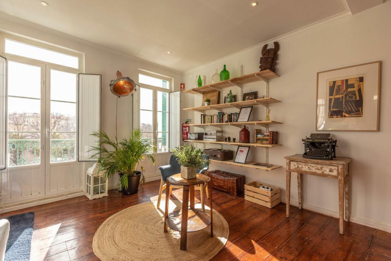 Fantastic Family Apartment In Estrela Lisbon Exterior photo